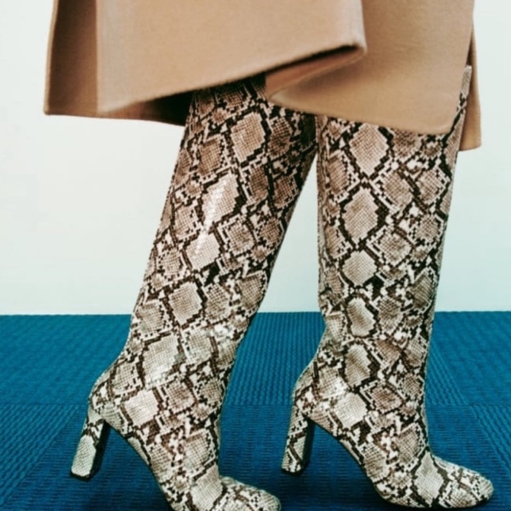 VILLA ROUGE HEELED BOOTS SNAKESKIN BLACK AND WHITE